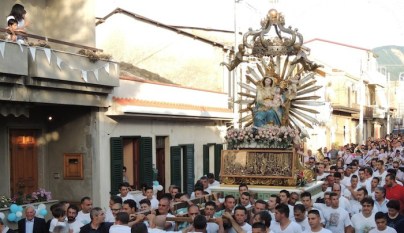 Italian-Catholic-procession